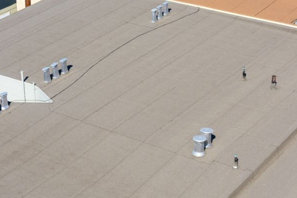 4 Common Types of Commercial Flat Roofing Materials